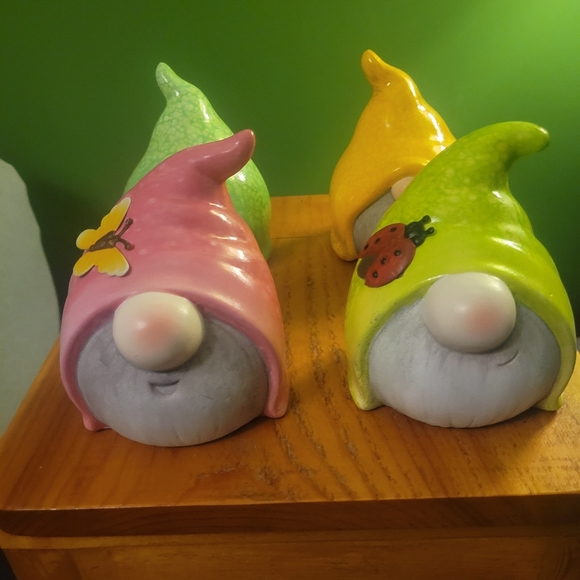 Set of 4 Gnomes - Picture 2 of 15